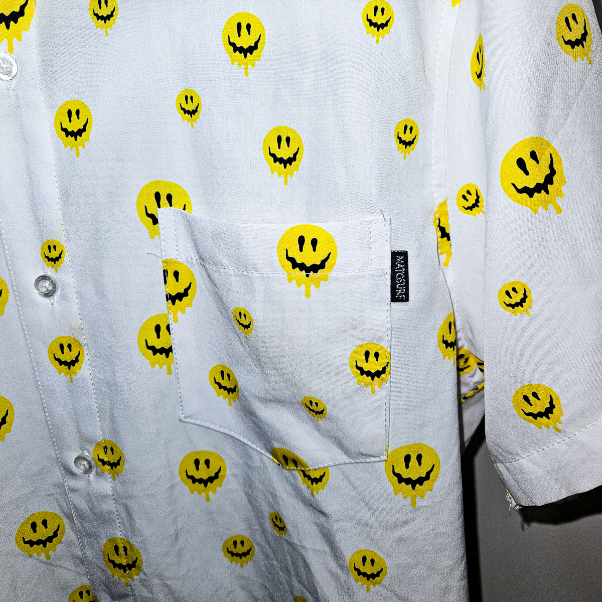 MatoSurf Smiley Face Button Down - Size M