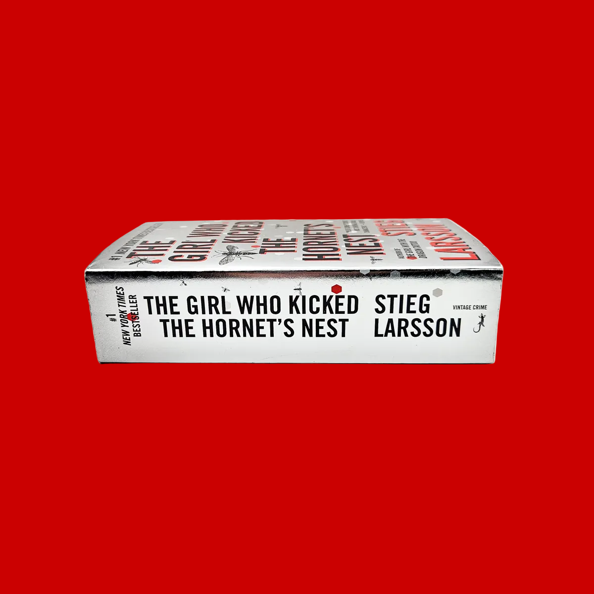 The Girl Who Kicked the Hornet's Nest by Stieg Larsson - Softcover Fiction Novel