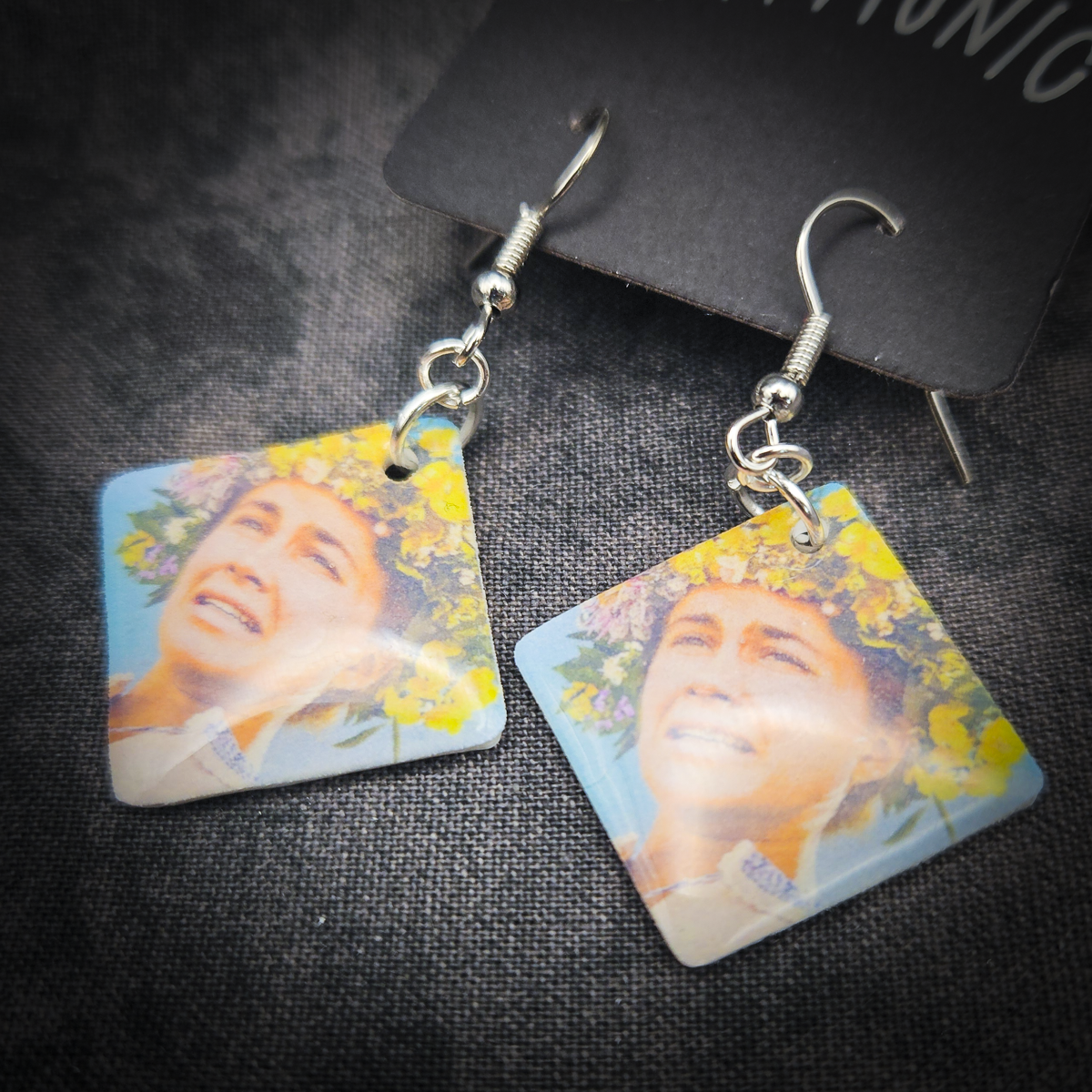 Midsommar Earrings - Dangle