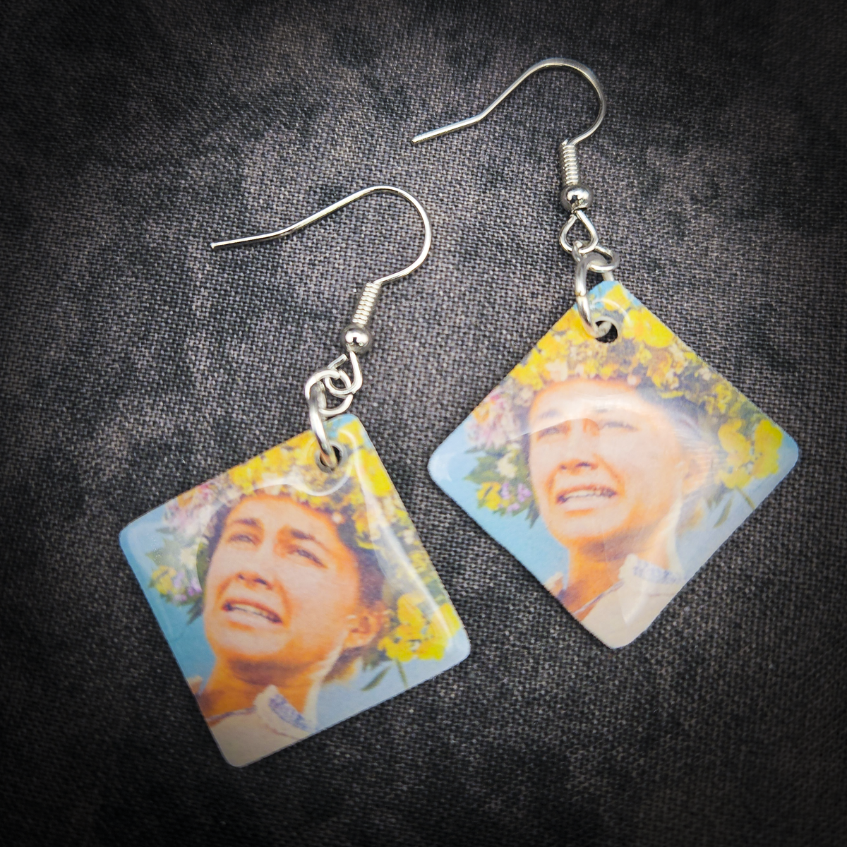 Midsommar Earrings - Dangle