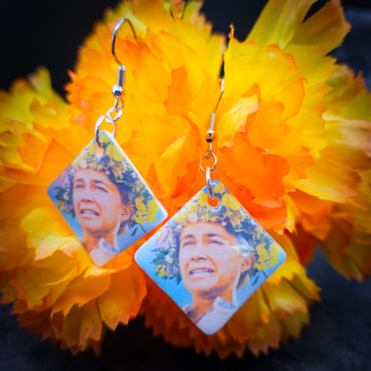 Midsommar Earrings - Dangle