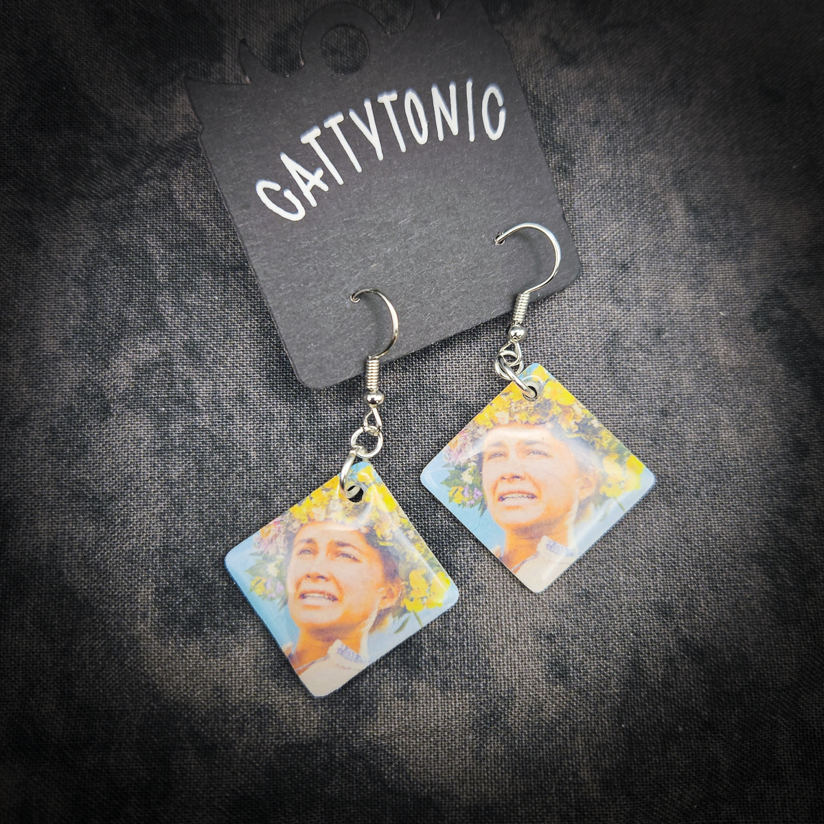 Midsommar Earrings - Dangle